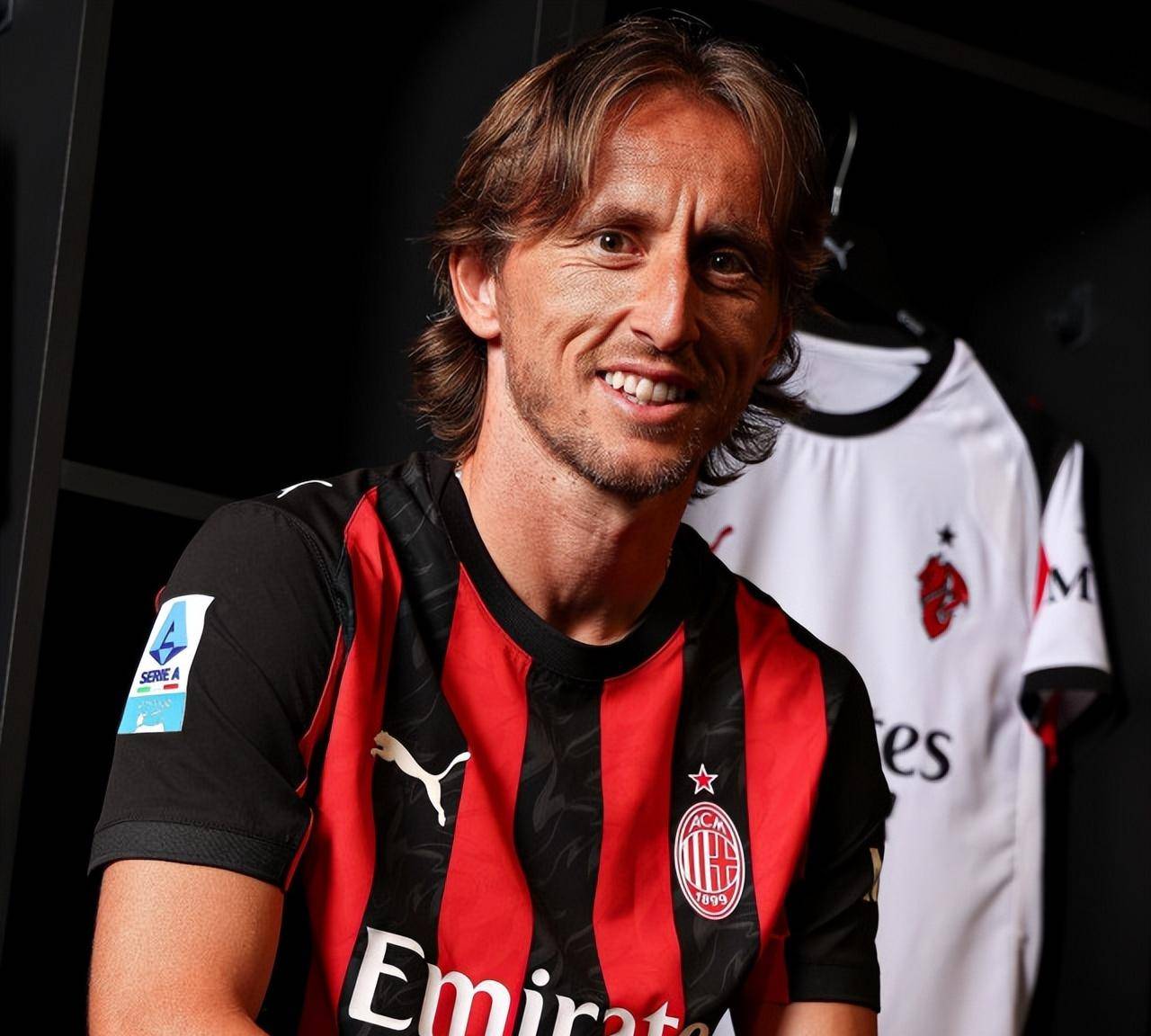 刘军帅晒海牛队与远征军合照：又在末轮完成目标，祝未来可期