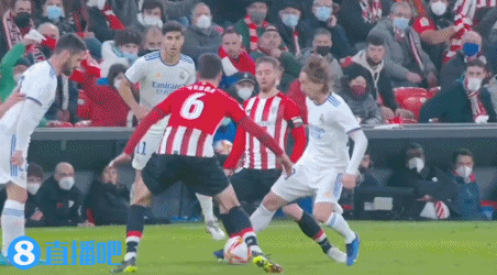 斯帕莱蒂与孔蒂的第一次正式对决，尤文决定比赛当天才抵达那不勒斯